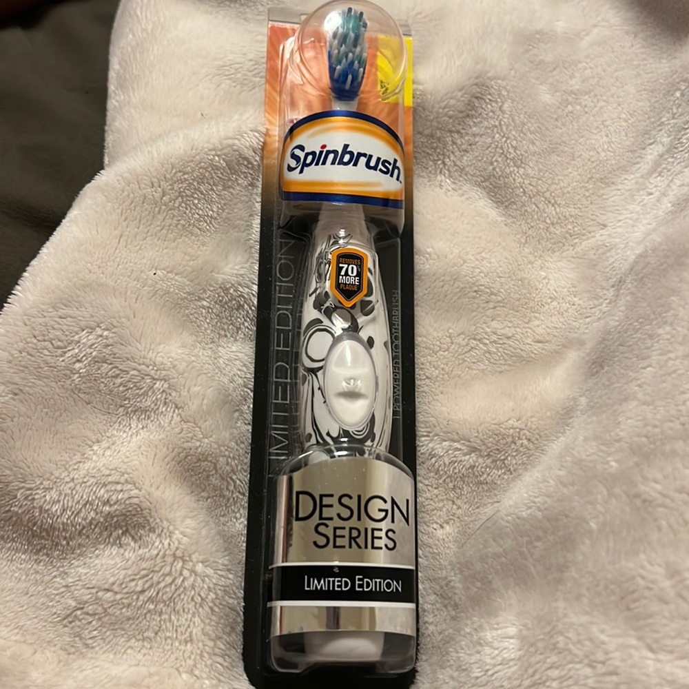 Spin brush tooth brush